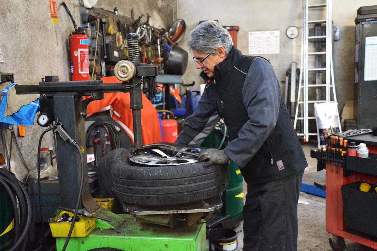 Dépannage pneumatique et changement de pneu rapide avec Garage Renault Jeanne d'Arc à Rennes (35)