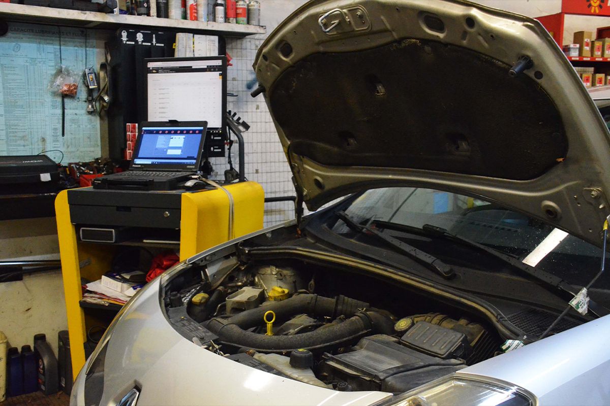 Entretien, réparation et diagnostic électronique auto à Rennes (35) Entretien, réparation et diagnostic électronique auto à Rennes (35)